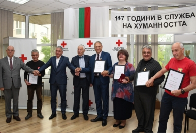 БЧК ОТЛИЧИ ИЗЯВЕНИ ОБЩЕСТВЕНИЦИ И ДОБРОВОЛЦИ ПО ПОВОД СВЕТОВНИЯ ДЕН НА ЧЕРВЕНИЯ КРЪСТ И ЧЕРВЕНИЯ ПОЛУМЕСЕЦ